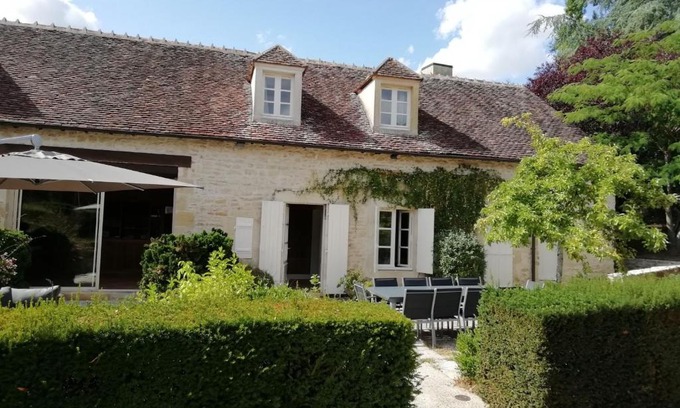 Bruere-Allichamps House | Gîte haut de gamme près de l'Abbaye de Noirlac - Séjour tout confort avec jardin et terrasses - FR-1-586-13