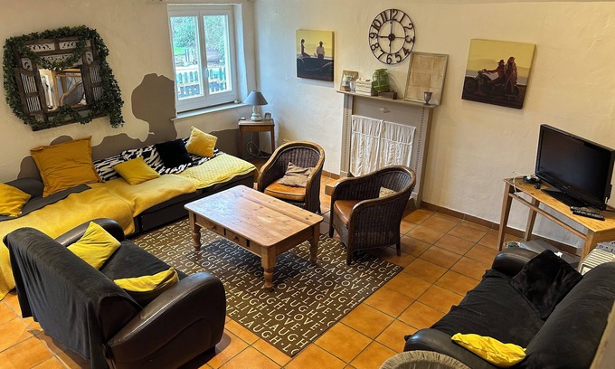 Cleguerec Apartment | Gîte near Pontivy and Lac de Guerlédan, ideal for convivial moments
