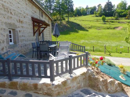 Apinac House | Gîte paisible au calme avec Wi-Fi et animaux bienvenus bénévole pour 4 personnes - FR-1-496-122