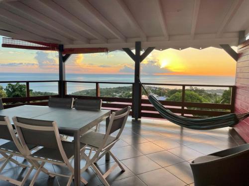 Vieux-Habitants House | Gîte Passion Kréyol, Vue mer et montagne, SPA privé