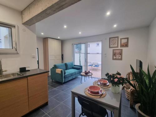 Montrond-les-Bains House | Gîte rénové pour 2 avec jardin à Montrond-les-Bains - FR-1-496-342