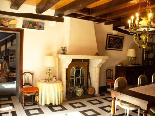 Tavers House | Gîte spacieux au cœur du Val de Loire, entre Orléans et Blois, avec jardin, cour fermée et BBQ ! - FR-1-590-106