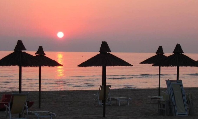 Foggetta Apartment | G.Bay A06 - Mezzanine apartment with garden, overlooking the pool