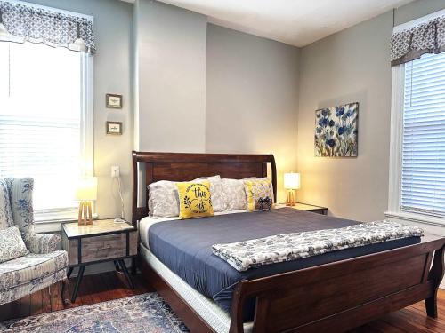 Fan District Apartment | G4 KING BED central location museums FREE PARKING