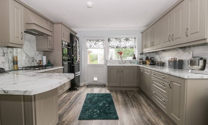 Roos Cottage | Gabby's Garden Cottage