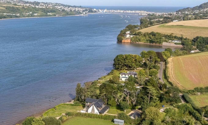Combeinteignhead Ski Chalet | Gable View - Luxury Riverside Sanctuary