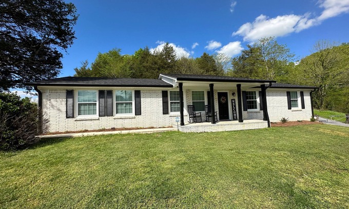 Gainesboro House | Gainesboro, TN House, Dale Hollow Lake, Standing Stone State Park, Roaring River