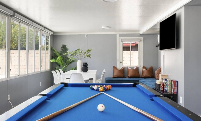 Southwest Anaheim House | Galactic Getaway:Close to Disney with Pool & Games