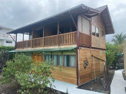 Bahia de la Academia House | Galapagos Chalet-Buda Chalet