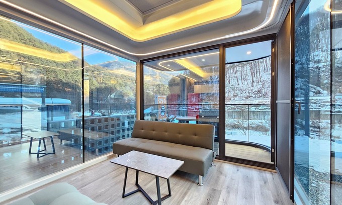 Bongpyeong Hotel | Galaxy x Hotel type Caravan Glamping&Pension