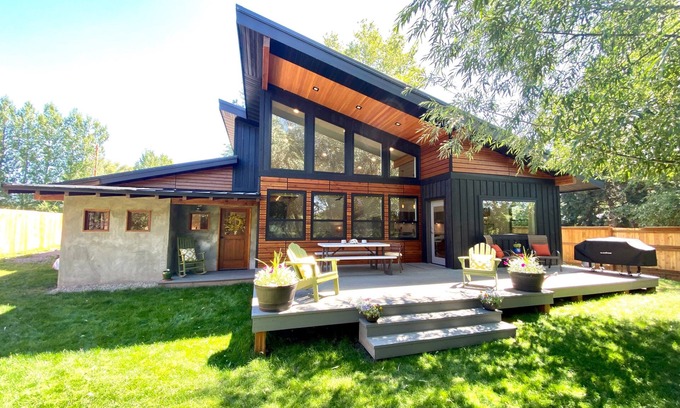 Bozeman House | Gallatin River Access, Fly Fishing, Fire Pit