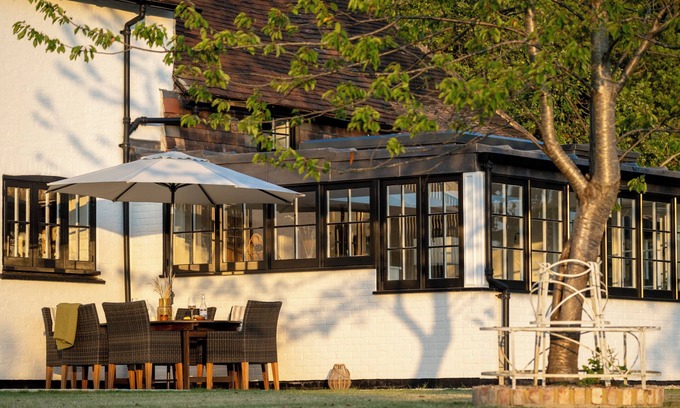 Plumpton Green House | Gallops Cottage