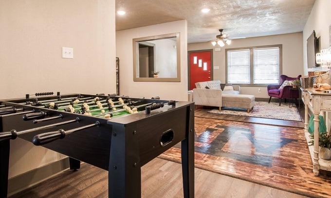 College Hills Estates House | Game Day Stay with Lots of Entertaining!