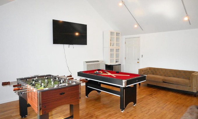 New Haven Villa | Game Room Near Yale