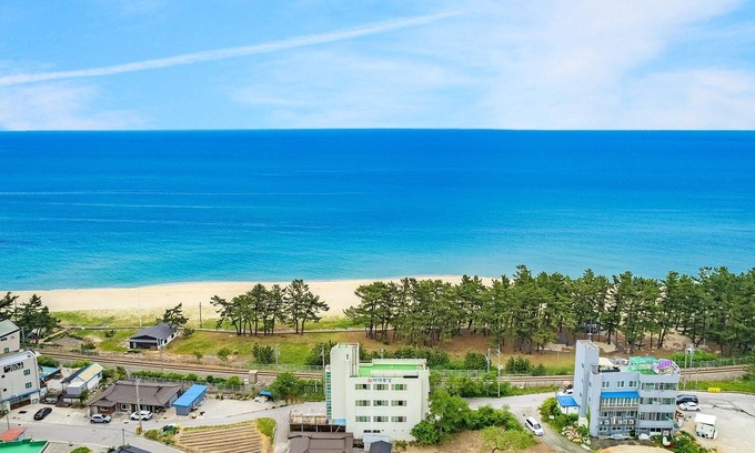 Gangneung House | Gangneng Badapunggeong Pension