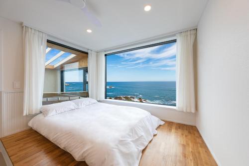 Jumunjin-eup House | Gangneung Hue Pension Ocean View, Spa, Couple