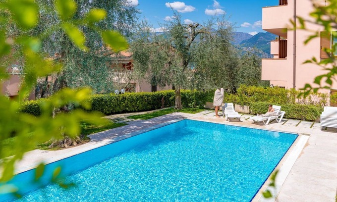 Assenza Apartment | Garden Beth's House