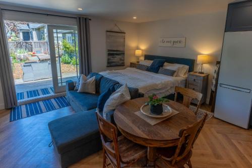 Saanich East House | Garden Cottage and Bunkie at Horner Park