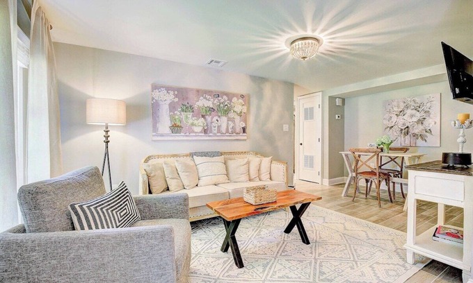 Lusby House | Garden Cottage · Garden Cottage - Fire Pit and Grill near Beaches