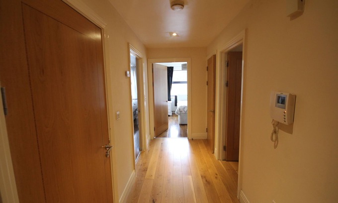 Hillingdon Apartment | Garden Court - 2 Bed Apt