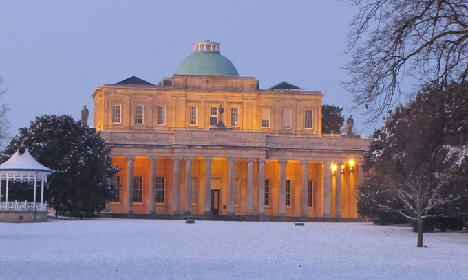 Cheltenham Apartment | Garden Flat (Grade 2 Listed) With Courtyard Garden Close To Town Centre