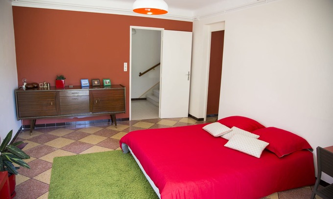 Arles House | Garden level in quiet family house