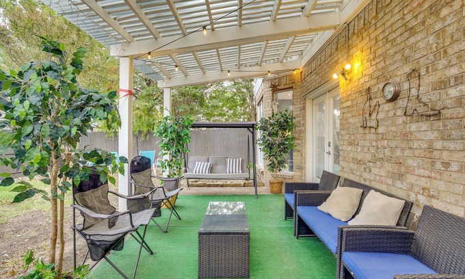 Mesquite House | Garden Patio & Fire Pit: Mesquite Home Near Lakes