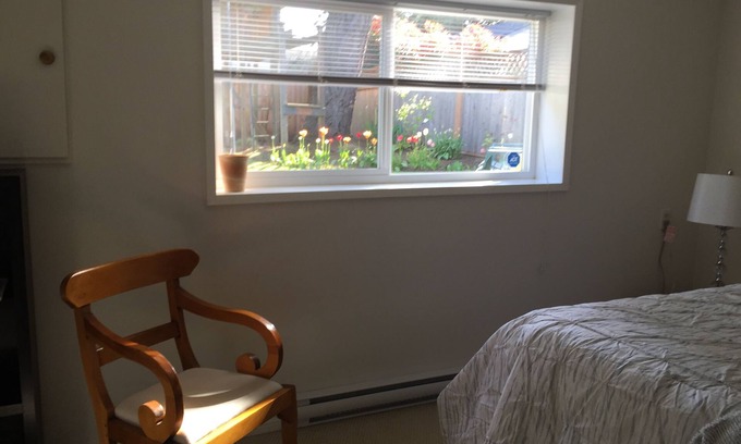 Gordon Head House | Garden Suite Near Beaches and Parks