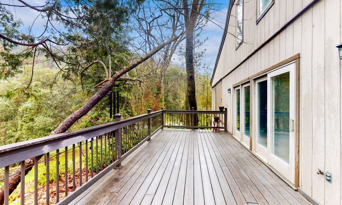 Coarsegold Cabin | Garden-surrounded stay with fireplace, balcony, smart TVs, W/D, & central AC