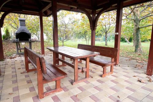 Zagreb Apartment | Garden View Home - Two FREE garages and 1800 m2 private Garden-Park-Sport area