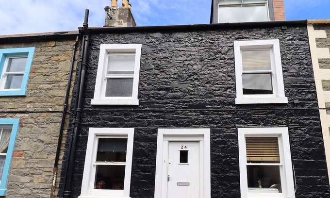 Kirkcudbright Cottage | GARDENERS' REST, pet friendly in Kirkcudbright