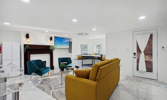 Shaw House | GardenLevel 4BR/2.5BA-Parking+By Convention Center