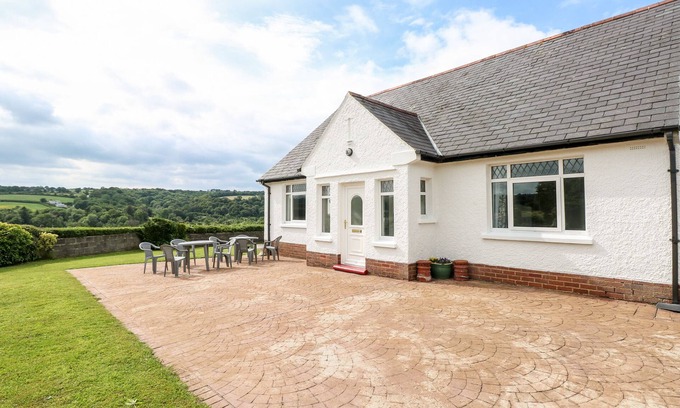 Cilgerran House | GARTH, family friendly, with a garden in Cilgerran