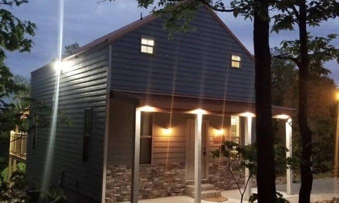 Richland Cabin | Gasconade Skyview Cabins. Sleep 9 people. 21 miles from Fort Leonard Wood