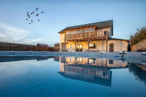 Harman Apartment | Gastro Wok