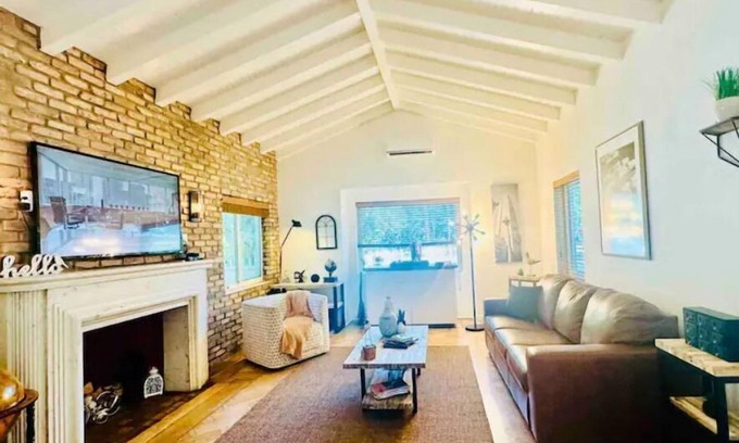 Northeast Coconut Grove House | Gated Home near Brickell - Sleeps 10!