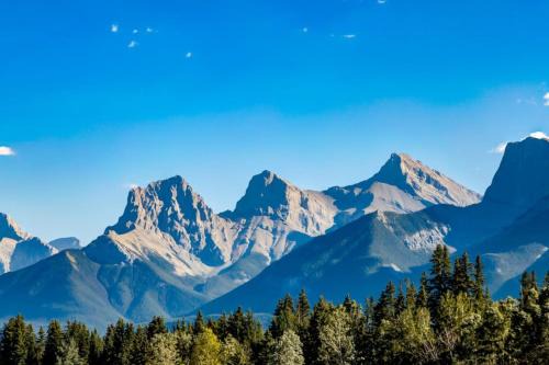 Harvie Heights House | Gateway Suites Private Double room near Banff
