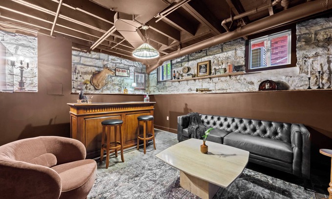Cherokee Triangle House | Gatsby Glam | 3BR Speakeasy Retreat in Louisville