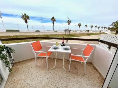 Valdelagrana Apartment | GATU VALDEPLAYA 1ª linea playa piscina parking 3 dormit 2 baños, " Preferente mayores de 21 años y familias "