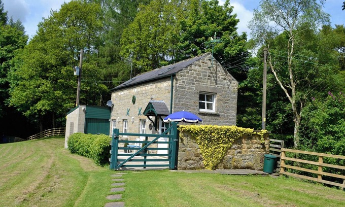 Bewerley Cottage | Former granary with extensive views on the edge of the beautiful town of Pateley Bridge.