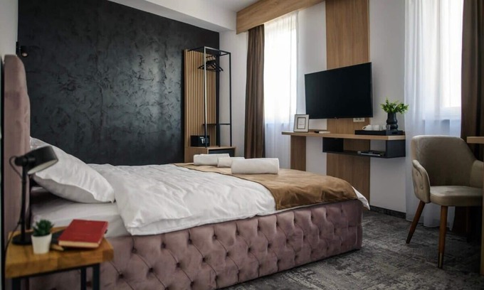 Timisoara Hotel | GBU Home - Pink Room 204