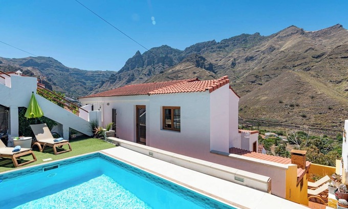 Agaete Ski Chalet | GC0366 House with heated pool in El Valle de Agaete