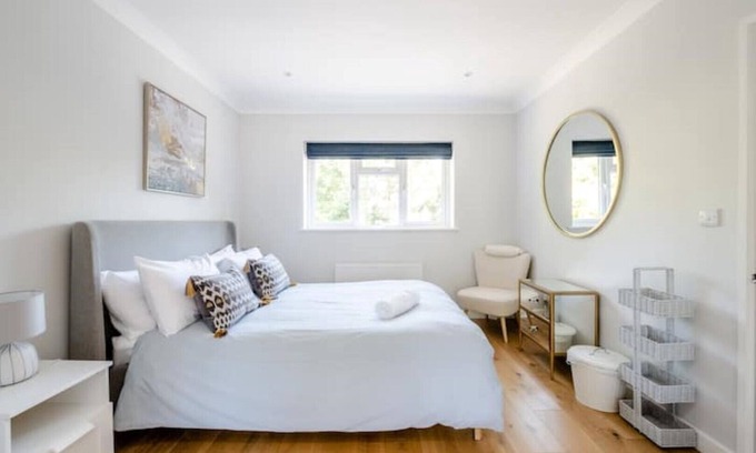 Wimborne House | Gem of Wimborne Dorset With Large Garden & Hot Tub