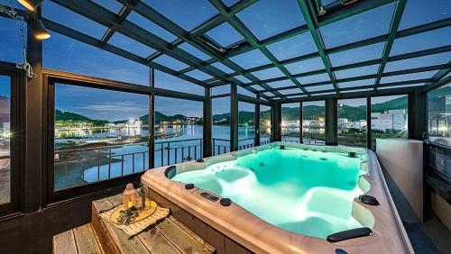 Geoje House | Geojedo Modern 239 Pension Spa, Netflix, Munhwanuri