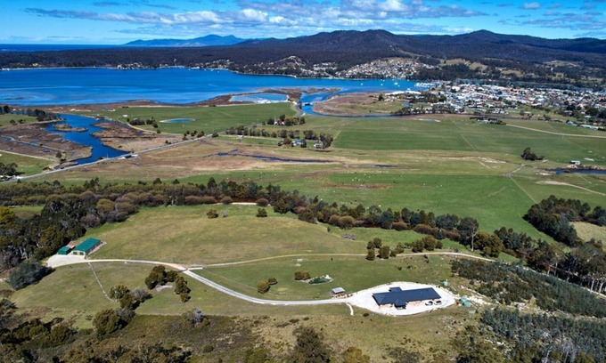 St Helens Other | George River Park (Prestige House, 100 Acres, Animals, Bay/Mountain/Town Views)