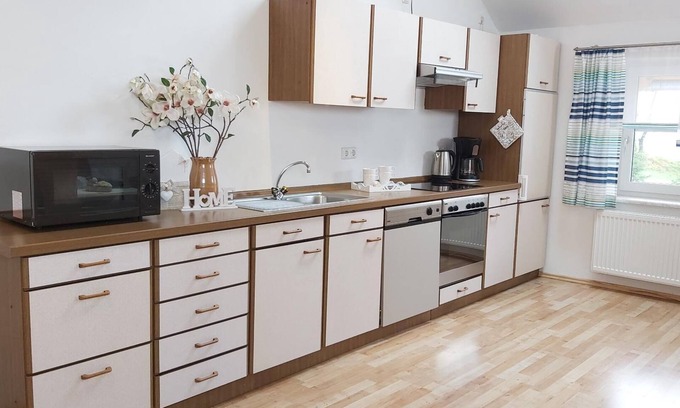 Waldmuenchen Apartment | Geräumige Ferienwohnung für bis zu Acht Personen mit Kostenfreiem Wlan