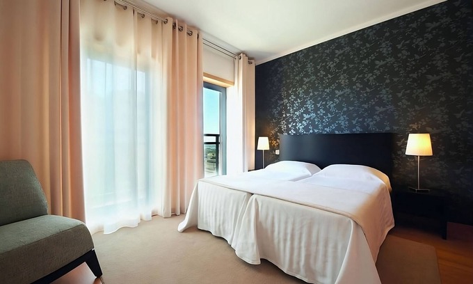 Olhao Hotel | Get Ready for Blissful Getaway! Outdoor Pool, Pet-friendly and Free Parking!