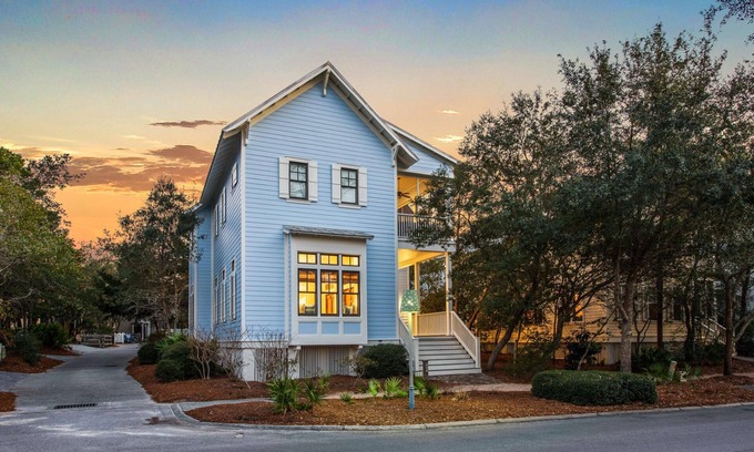 Cottage District House | Getaway This Fall to Oh Happy Day - Cottage District! Ping Pong Table!