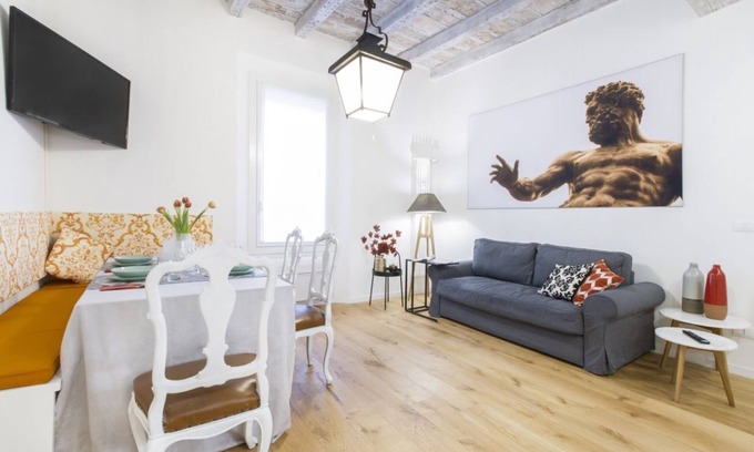 Historic Center Apartment | GetTheKey San Vitale Apartment