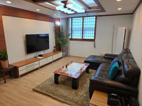 Gumi Villa | Geumosan Emotional House 50py Netflix BBQ soon